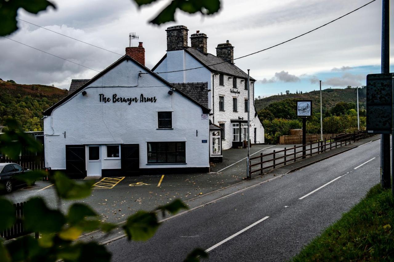Hotel The Berwyn Arms à Corwen Extérieur photo